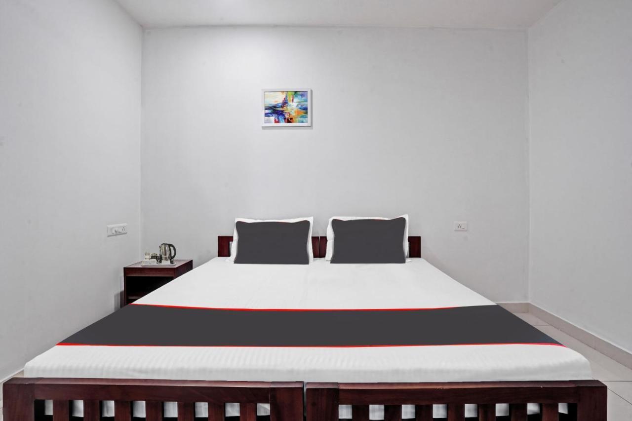 Collection O White House Pearl Otel Kochi Dış mekan fotoğraf